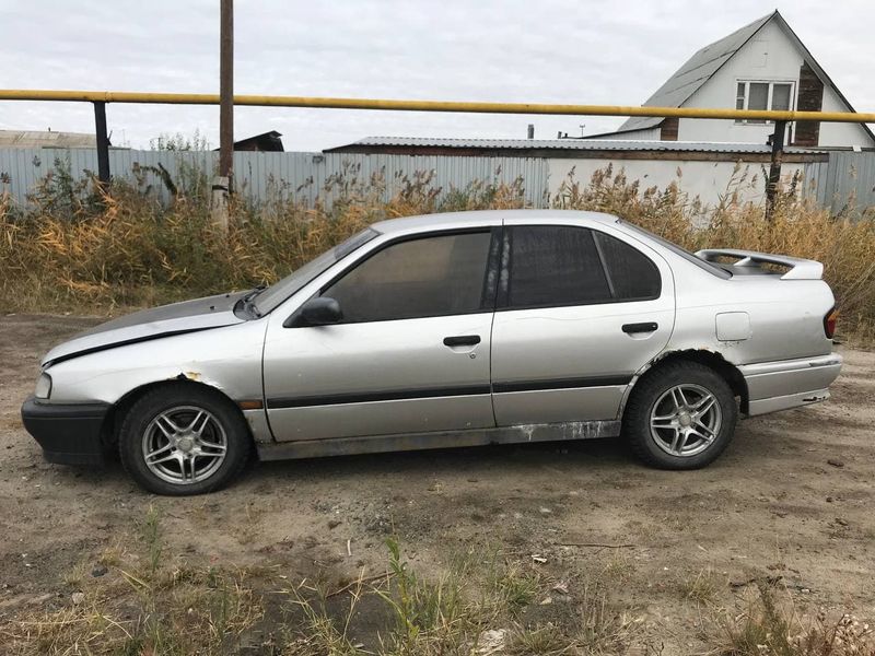 Nissan Primera (P10) I (1990–1996)